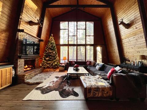 Newly Remodeled Luxury Rimrock Cabin-A/C & Hot Tub
