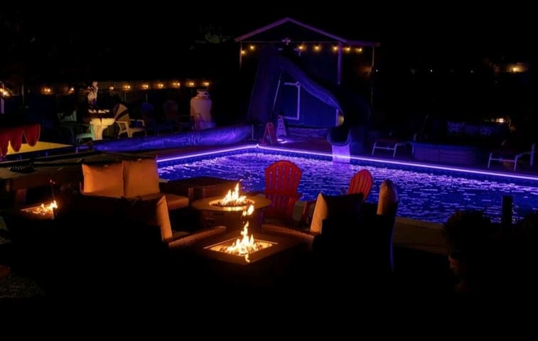 Big Heated Salt water Pool 13 Beds 3 Baths PC AREA