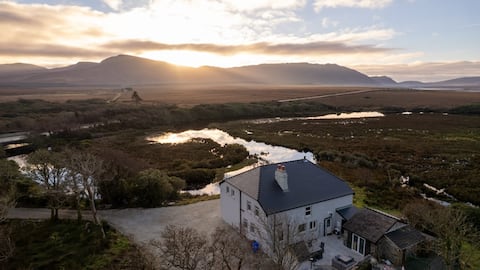 Bellaveeny Lodge {With Hot Tub & Bar}