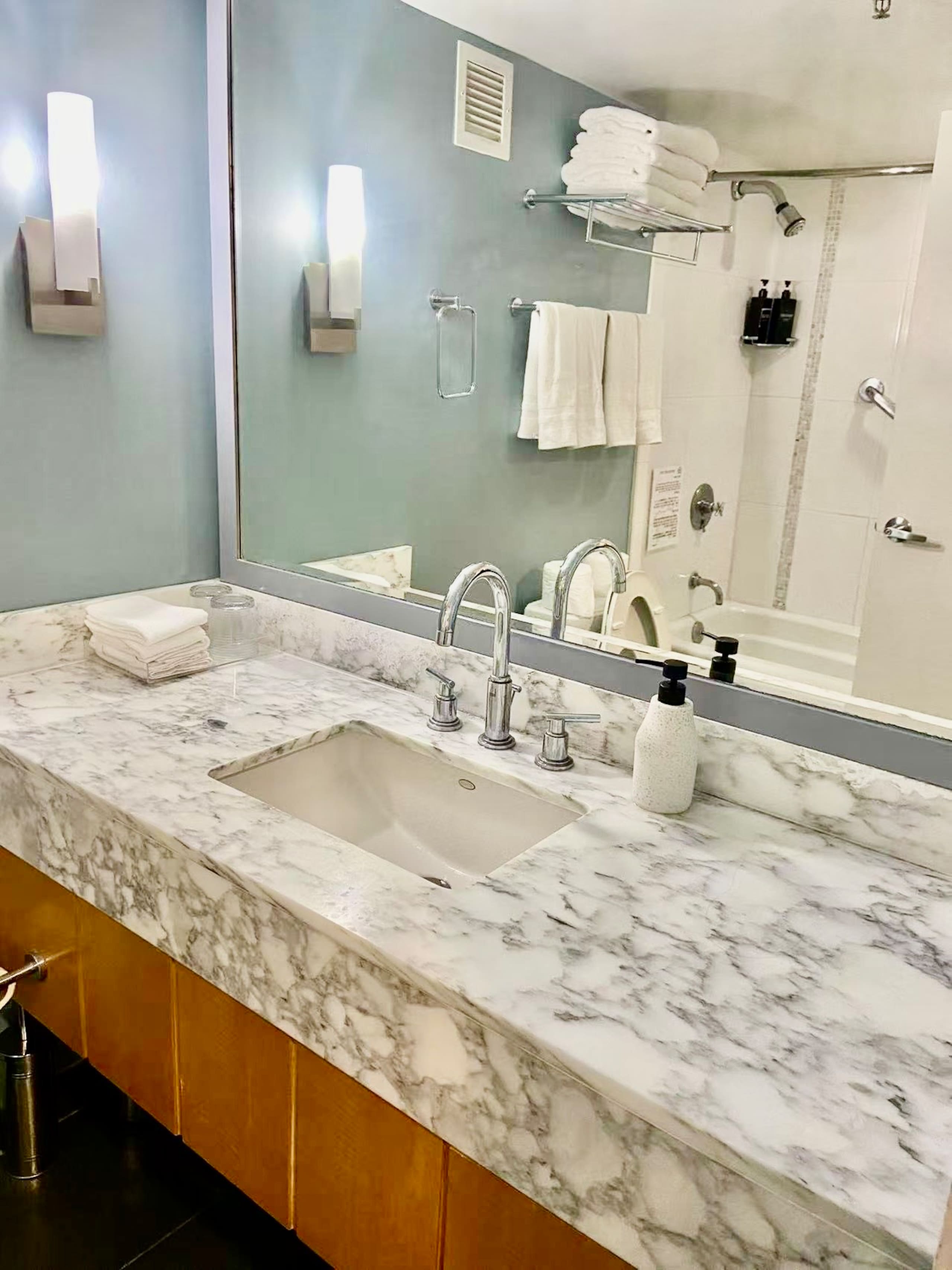 Hotel in Honolulu · ★4.53 · Studio · 2 beds · 1 private bath - Image 23
