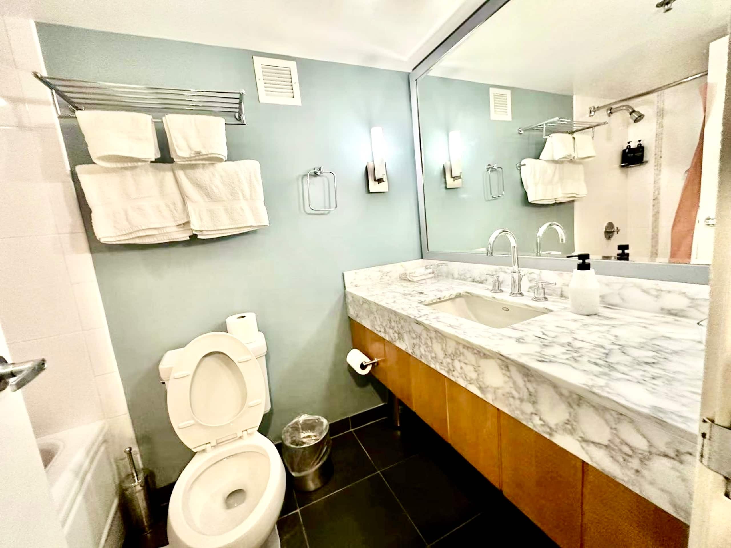 Hotel in Honolulu · ★4.53 · Studio · 2 beds · 1 private bath - Image 18