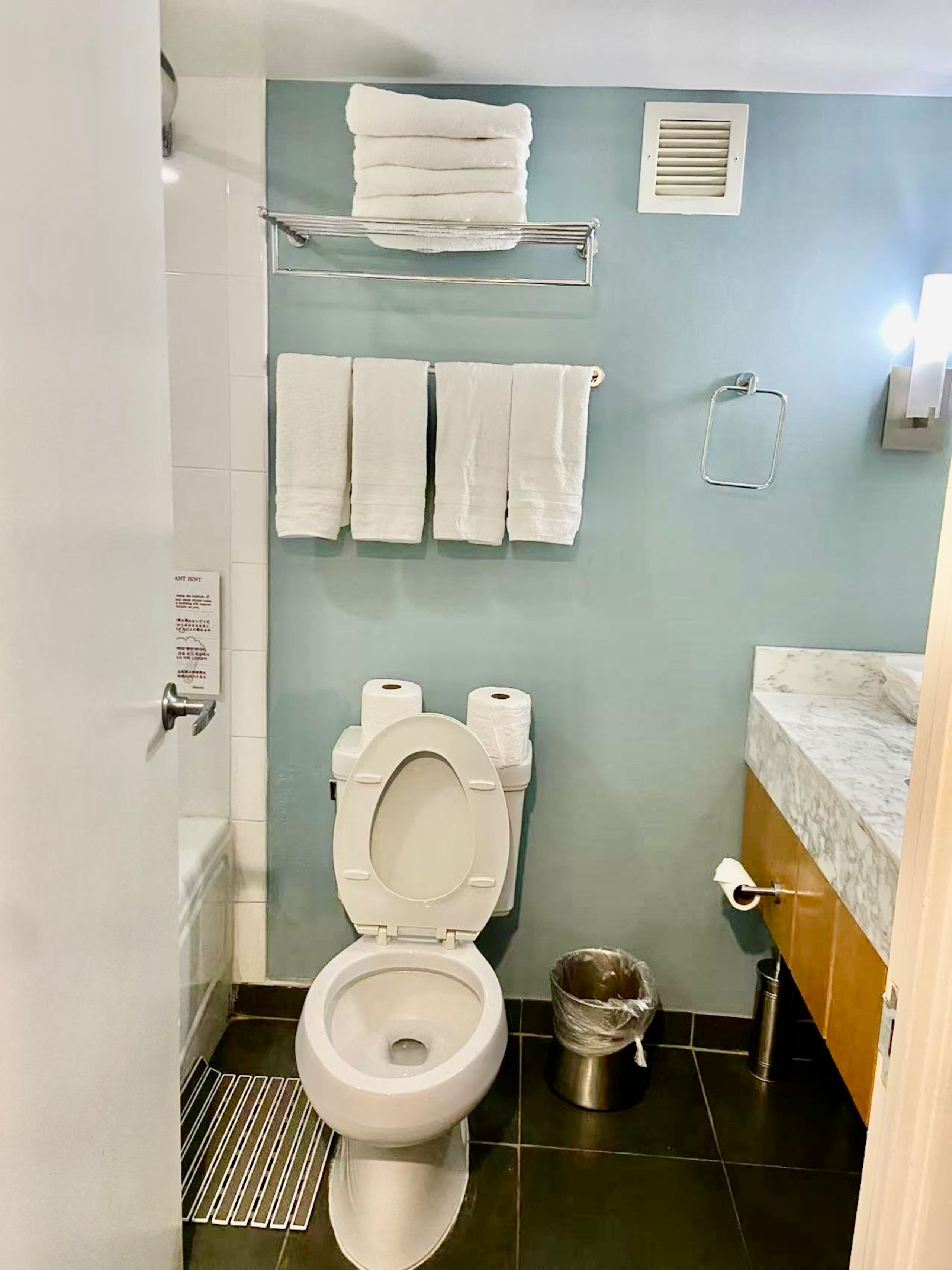 Hotel in Honolulu · ★4.53 · Studio · 2 beds · 1 private bath - Image 22