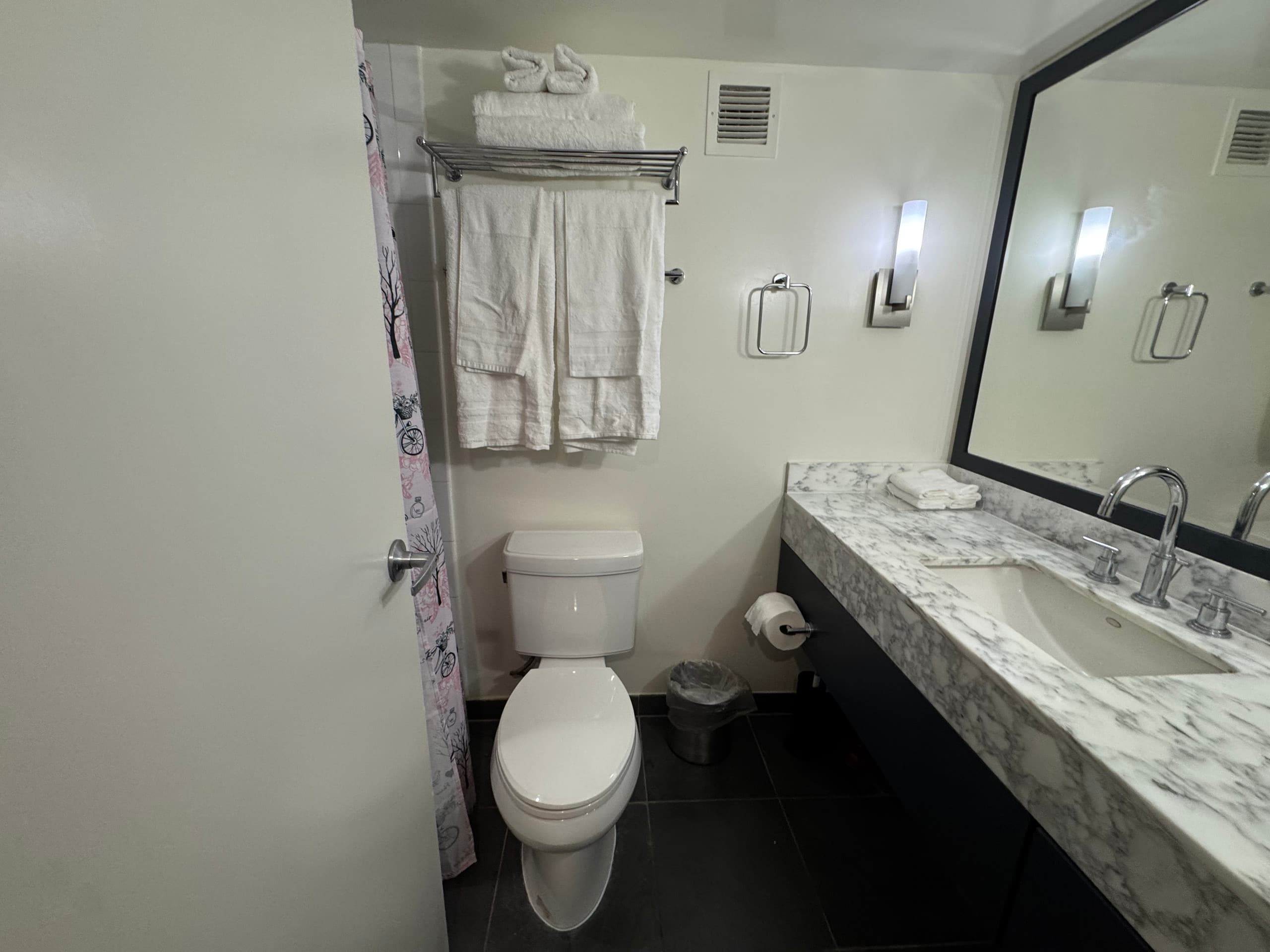 Hotel in Honolulu · ★4.53 · Studio · 2 beds · 1 private bath - Image 25