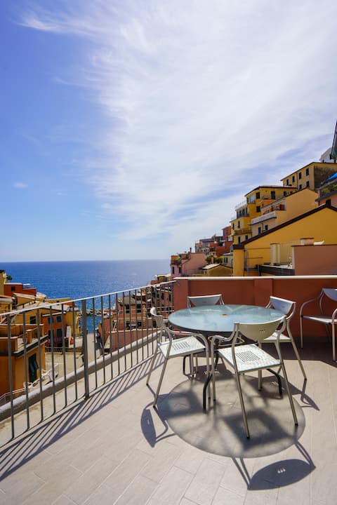 Top Airbnb: Bright Light~large terrace with beautiful seaview a Riomaggiore