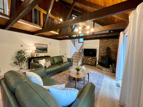 3 bdrm + game room - Lake, Ski, Hike, Shop!