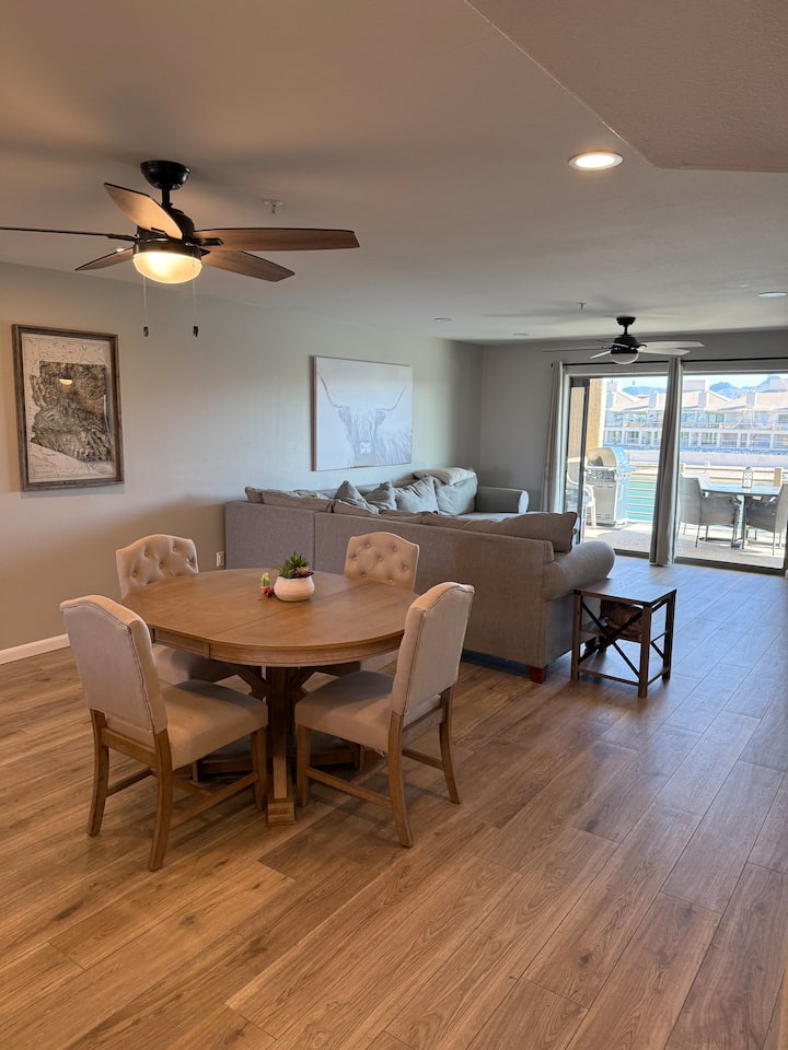 Waterfront 2 Bedroom 2 Bath Condo With Pool - Lake Havasu City, AZ