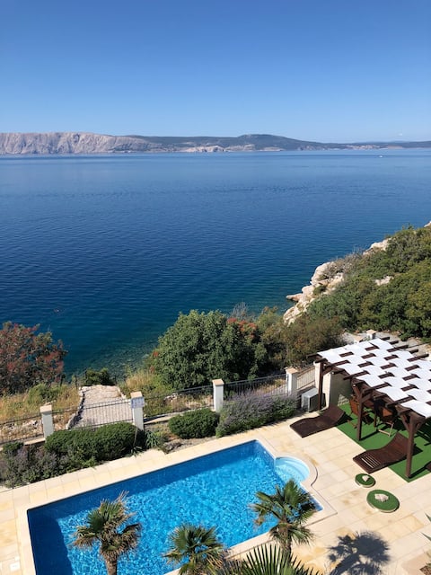 Sunny apartment right by the sea with pool