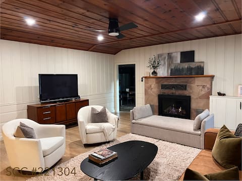 Cottage Creekside in the Redwoods