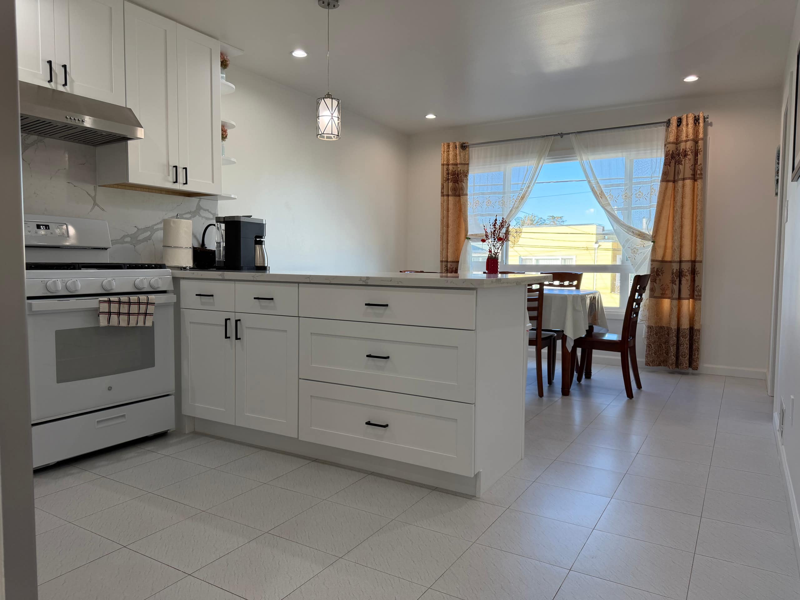 Home in San Francisco · ★4.92 · 2 bedrooms · 3 beds · 1 bath - Image 16