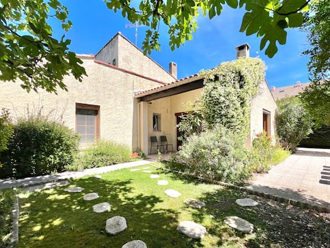 House 12 people max near Sea – Free parking