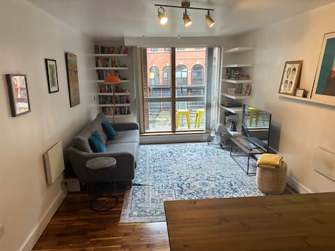 Top Airbnb: Entire 2 bedroom apartment with secure parking in Castlefield & Deansgate