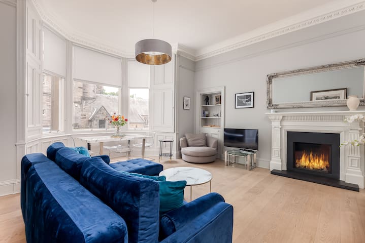 Victorian Apartment – city centre – free car space