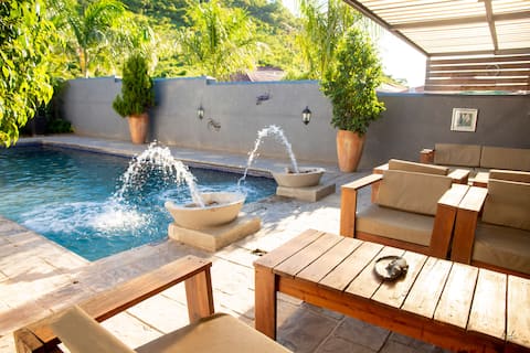 Lacuna Apartments (The Orca) wth pool ,outdoorshwr