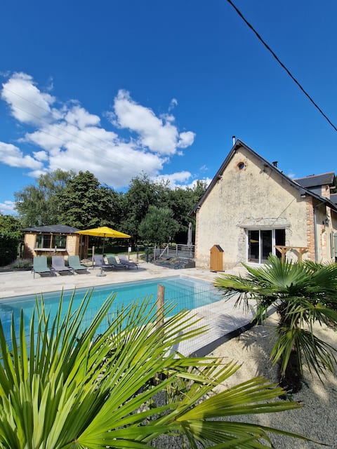 Large gîte for 13 people, swimming pool, spa & games room