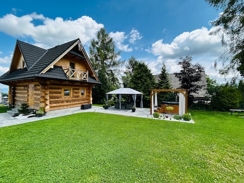 Cottage in the mountains with a Jacuzzi