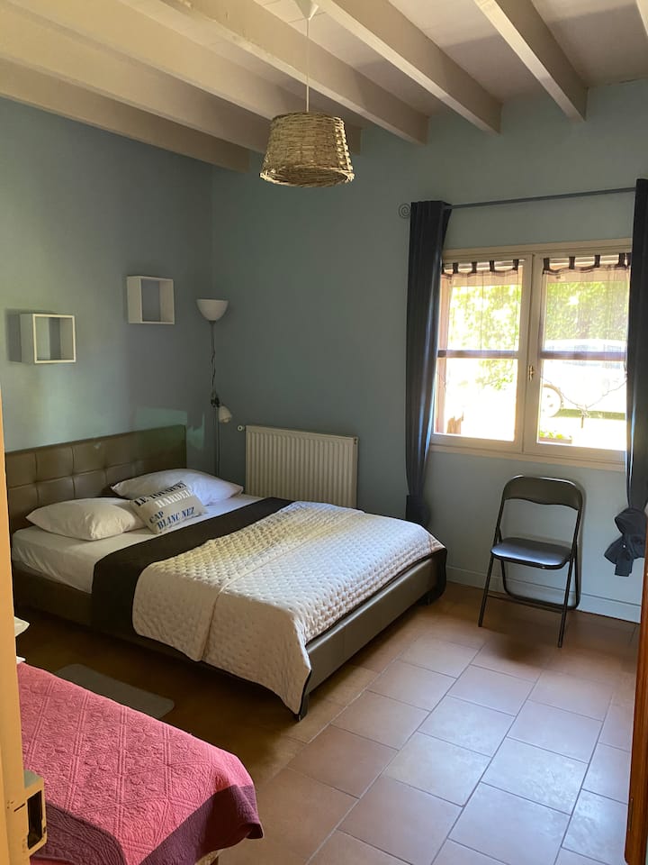 Lit 2 personnes plus 1 lit simple