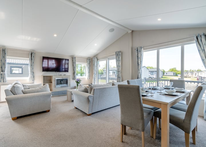 Platinum Lodge 6 - Skegness