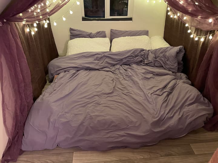 Veľkosť matraca: 180 cm x 150 cm