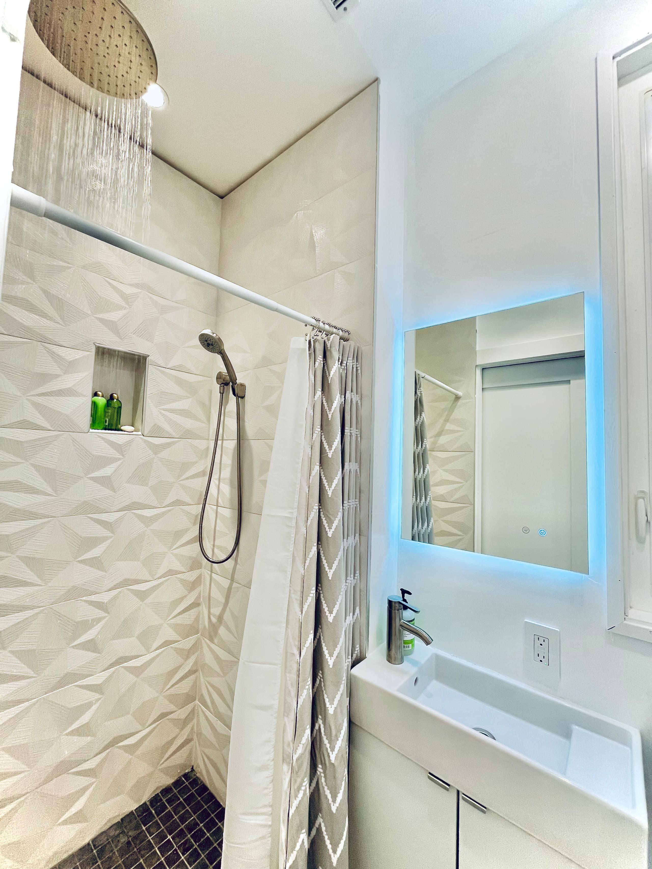 Home in San Francisco · ★4.97 · 5 bedrooms · 8 beds · 2 baths - Image 45
