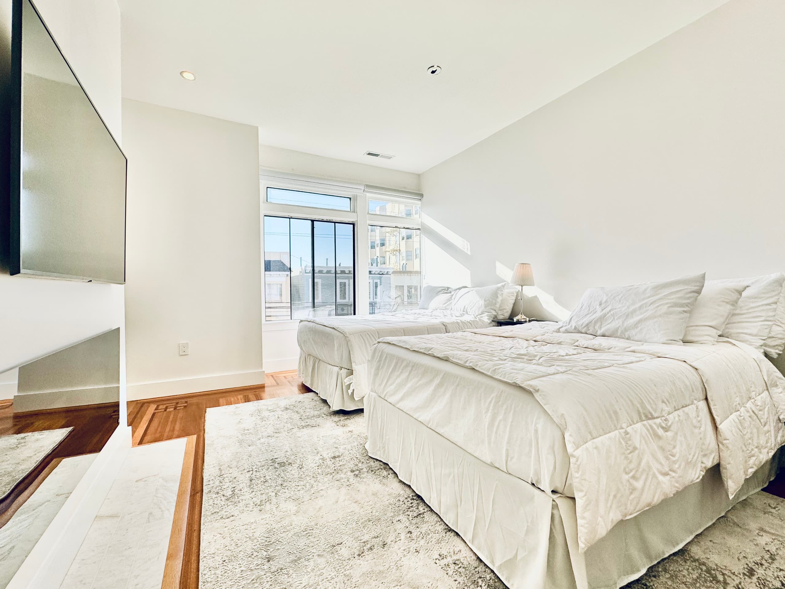 Home in San Francisco · ★4.97 · 5 bedrooms · 8 beds · 2 baths - Image 31