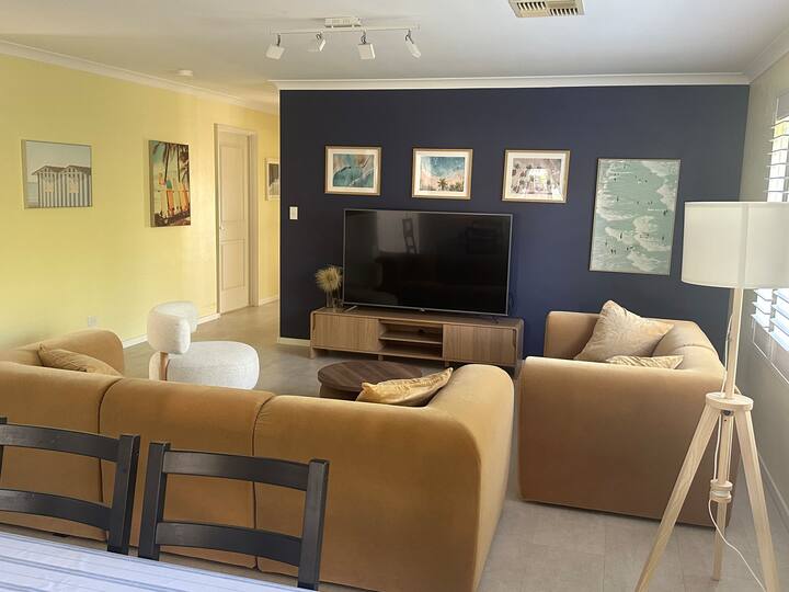 Coastal Escape | Walk To The Lagoon And Beach Club - Yanchep