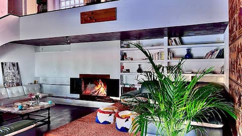 Cinema house with pool and barbecue overlooking the sea