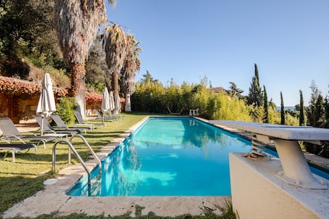 Luxury villa with ocean views: 20 m pool BBQ workspace