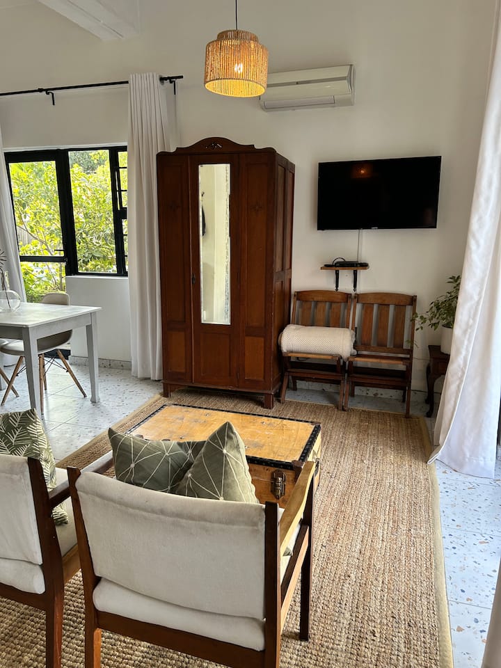 Refurbished in 2024! Green Apartment