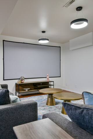 Cheerful Tuxedo House gallery image 4