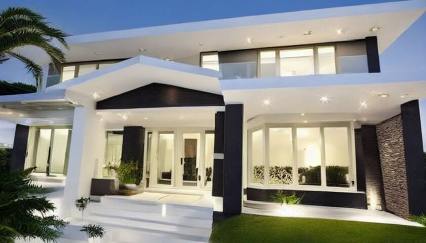 Cheerful Tuxedo House gallery image 2