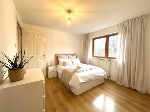 Room with en-suite bathroom and parking in Glasgow