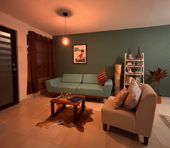 Casa Para Descansar O Trabajar, En Facc. Privado. - León, México