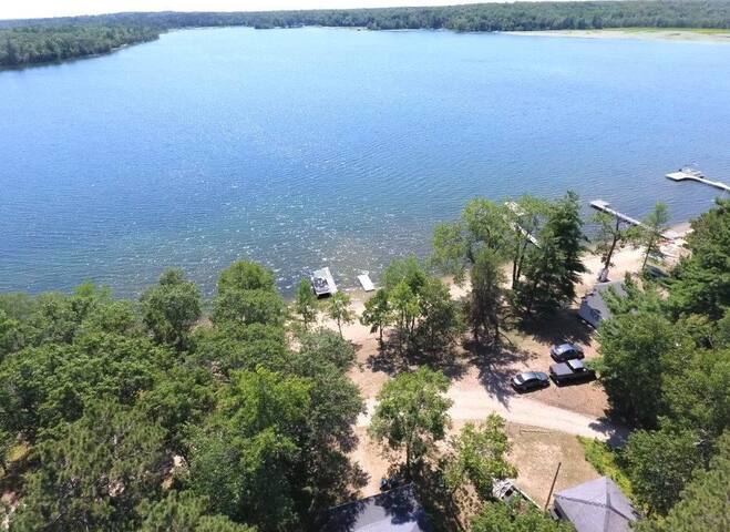 Classic MN cabin with private beach and pontoon