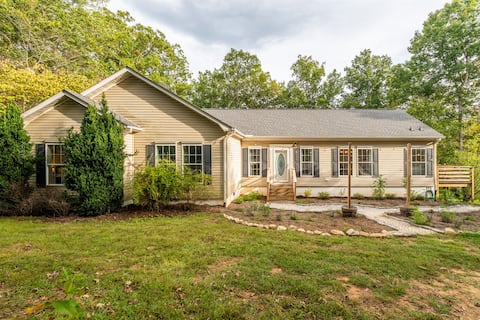 6BR • Arcade & Pool Table • Hot Tub • Wine Country