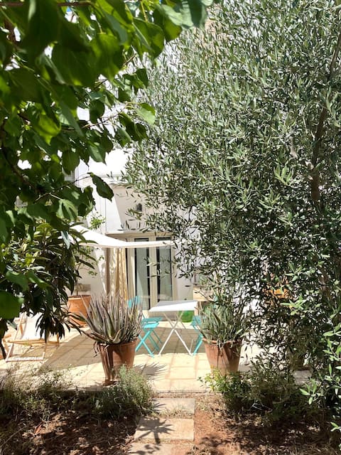 Salento/Palazzo Aderfè: an oasis in the historic center