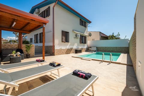 Villa DellOmbra: Heated Pool & Outdoor Kitchen