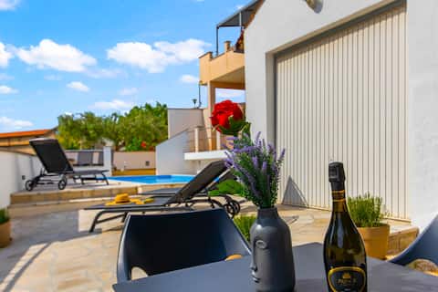 Top Airbnb: Apartment Panous 2 in Stranići Kod Nove Vasi