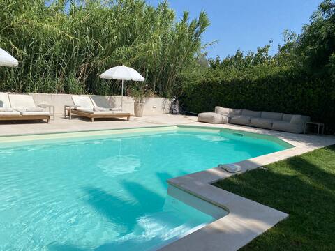 Villa with pool in the heart of Provence