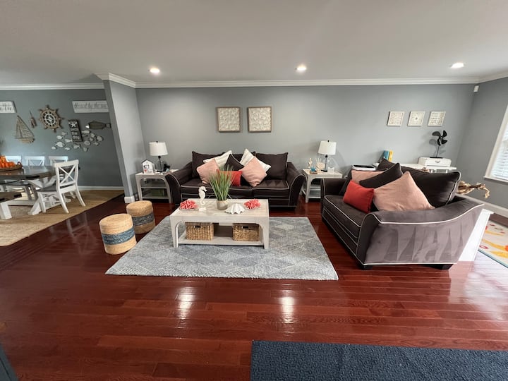 Bradley Beach 5-br W/ Pool And Jacuzzi - Deal, NJ