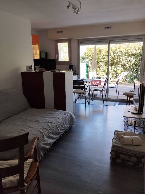 Propriété Airbnb réussie: Studio (26 m2) with terrace (20 m2), Royan Pontaillac, à Royan