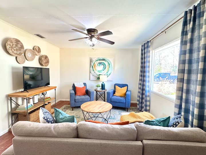 Cozy Cottage * 4 Beds, Sleeps 6, Big Fenced Yard! - Valdosta, GA