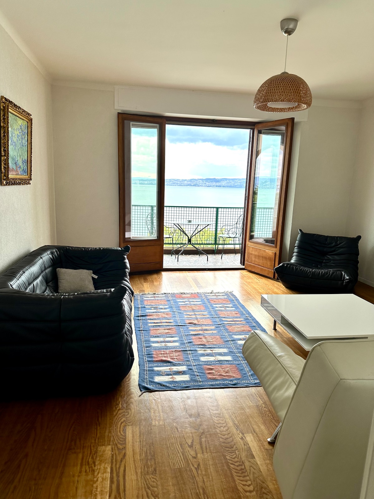 Popular Airbnb listing: Breathtaking view on the Leman lake in évian Les Bains