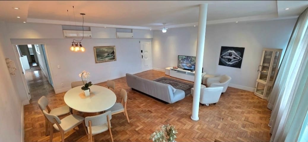 Amplo, vista lateral mar/c garagem