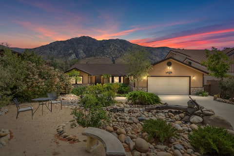 Hideaway Riverfront Cabin in Kernville(EV Charger)