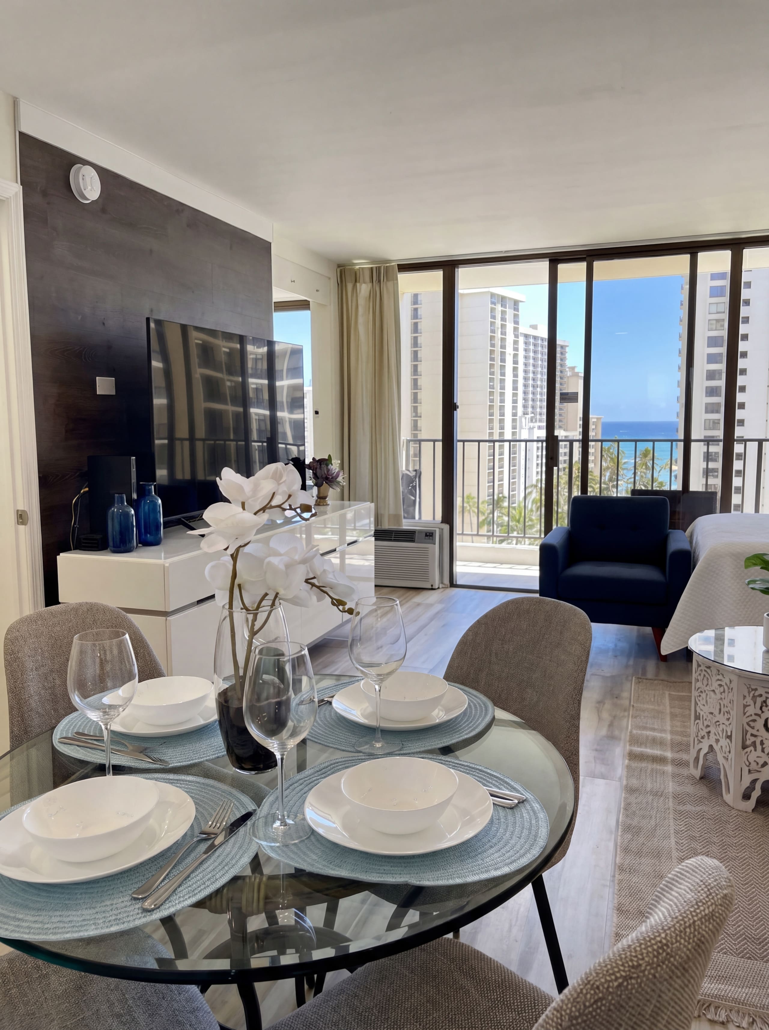 Heart of Waikiki amazing ocean view1 free parking - Image 4