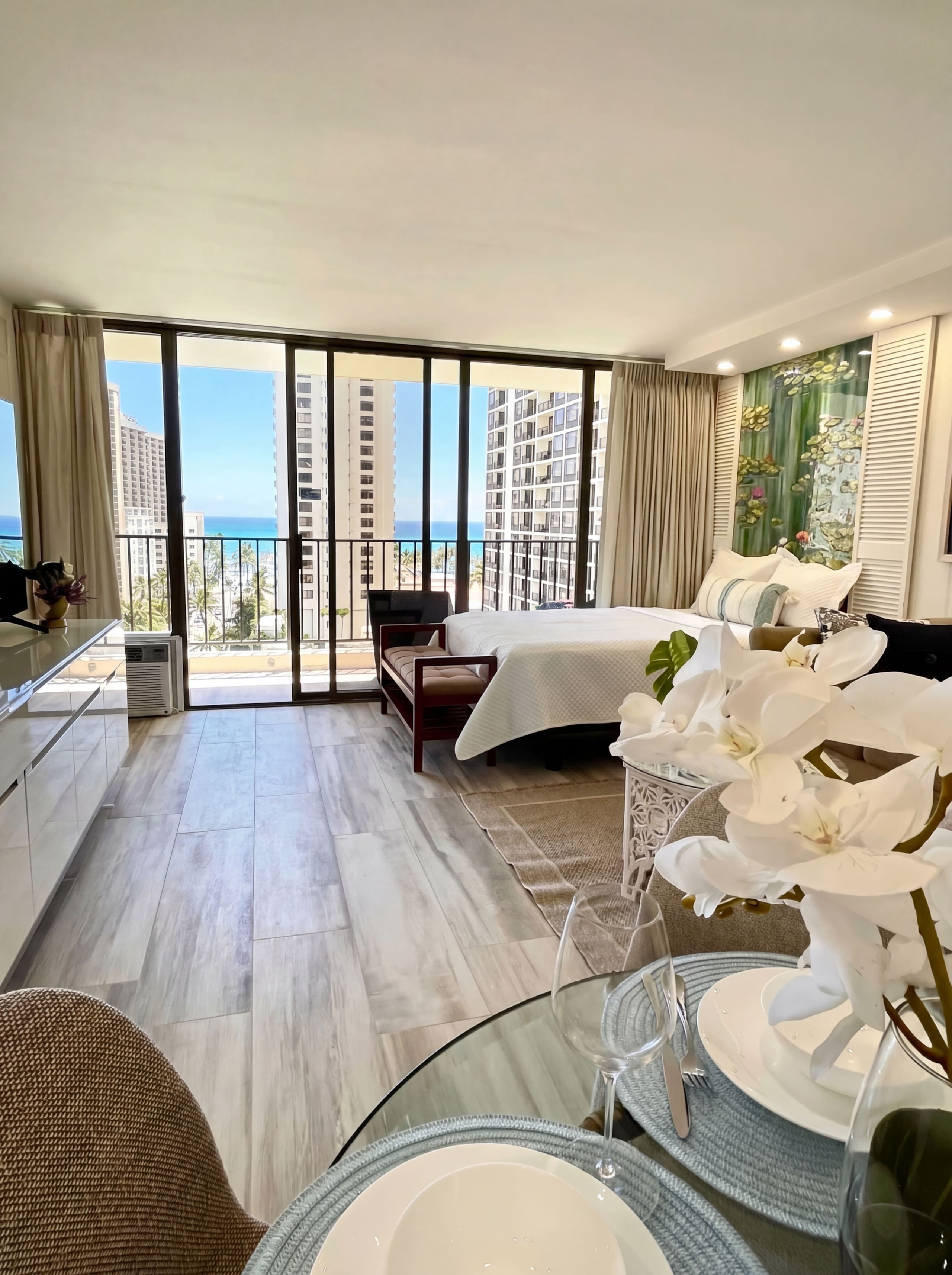Heart of Waikiki amazing ocean view1 free parking - Image 1