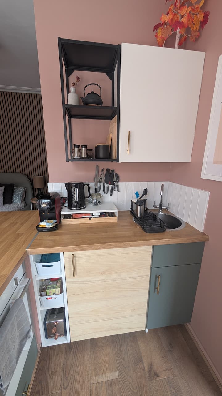 Attractive Central Studio W/ Balcony | Kensington - アールズ・コート