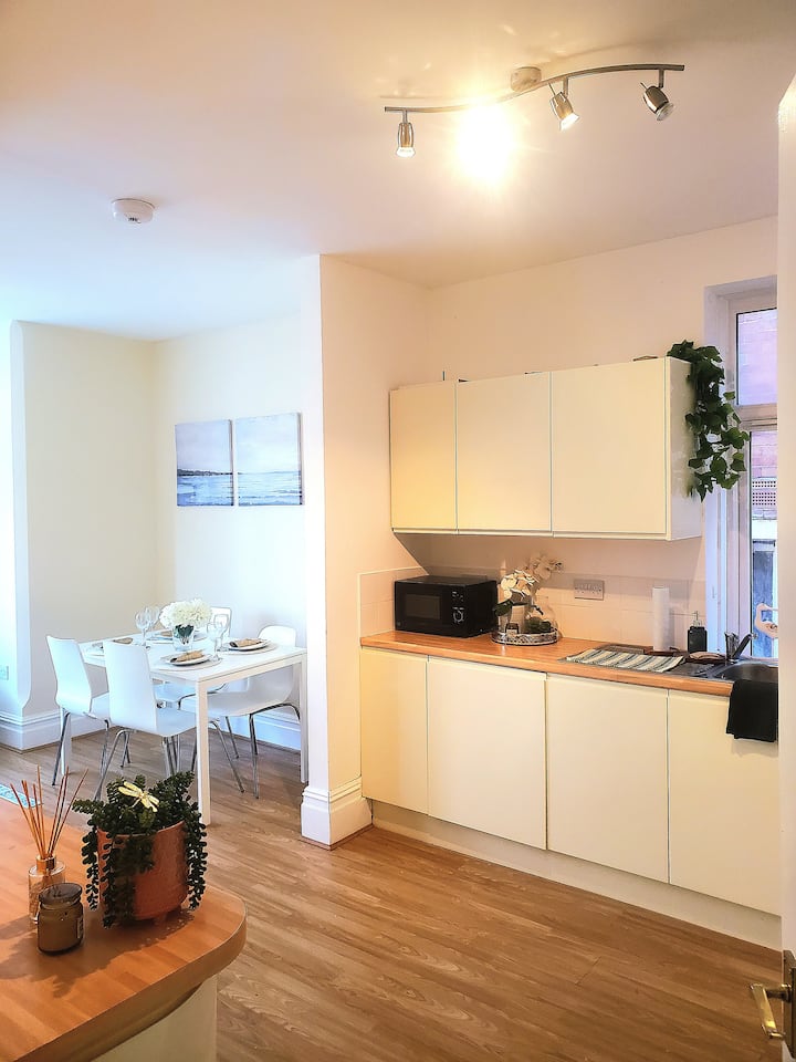 Bright And Spacious Flat 3 Min Walk From The Beach - Bournemouth