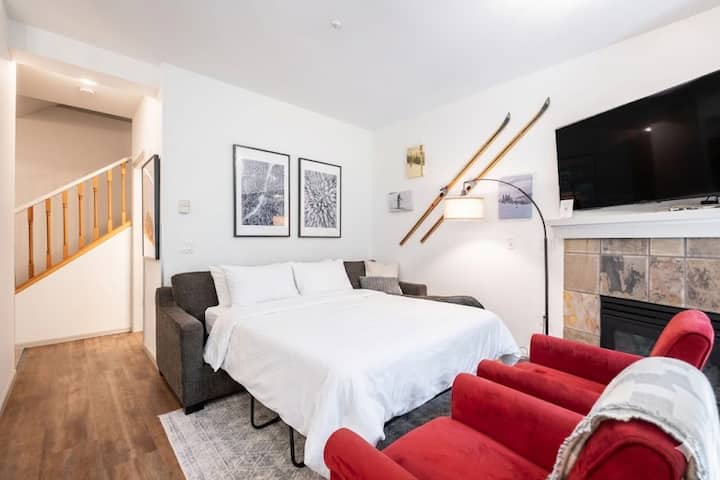 Perfect Location | Free Parking | Pool & Hot Tub - Whistler