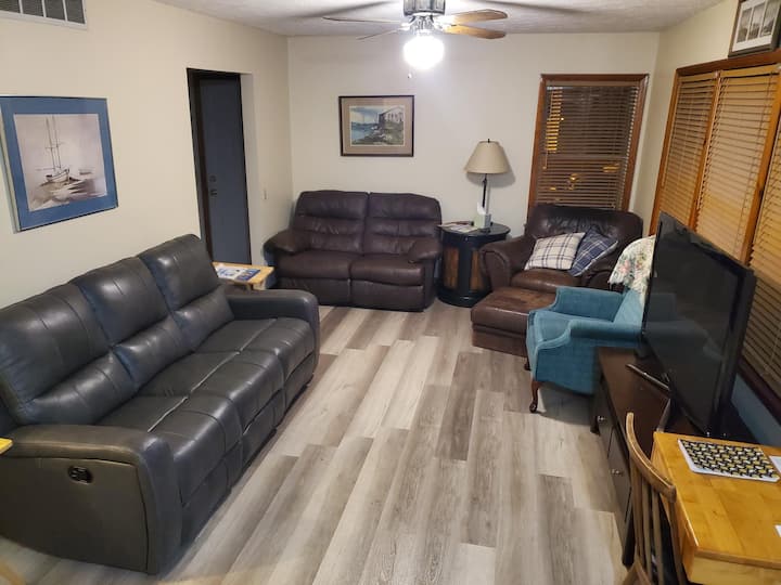 Large 2-bdrm, Sleeps 5 Duplex 1.5 Bth, C/air, W/d - Sodus Point, NY